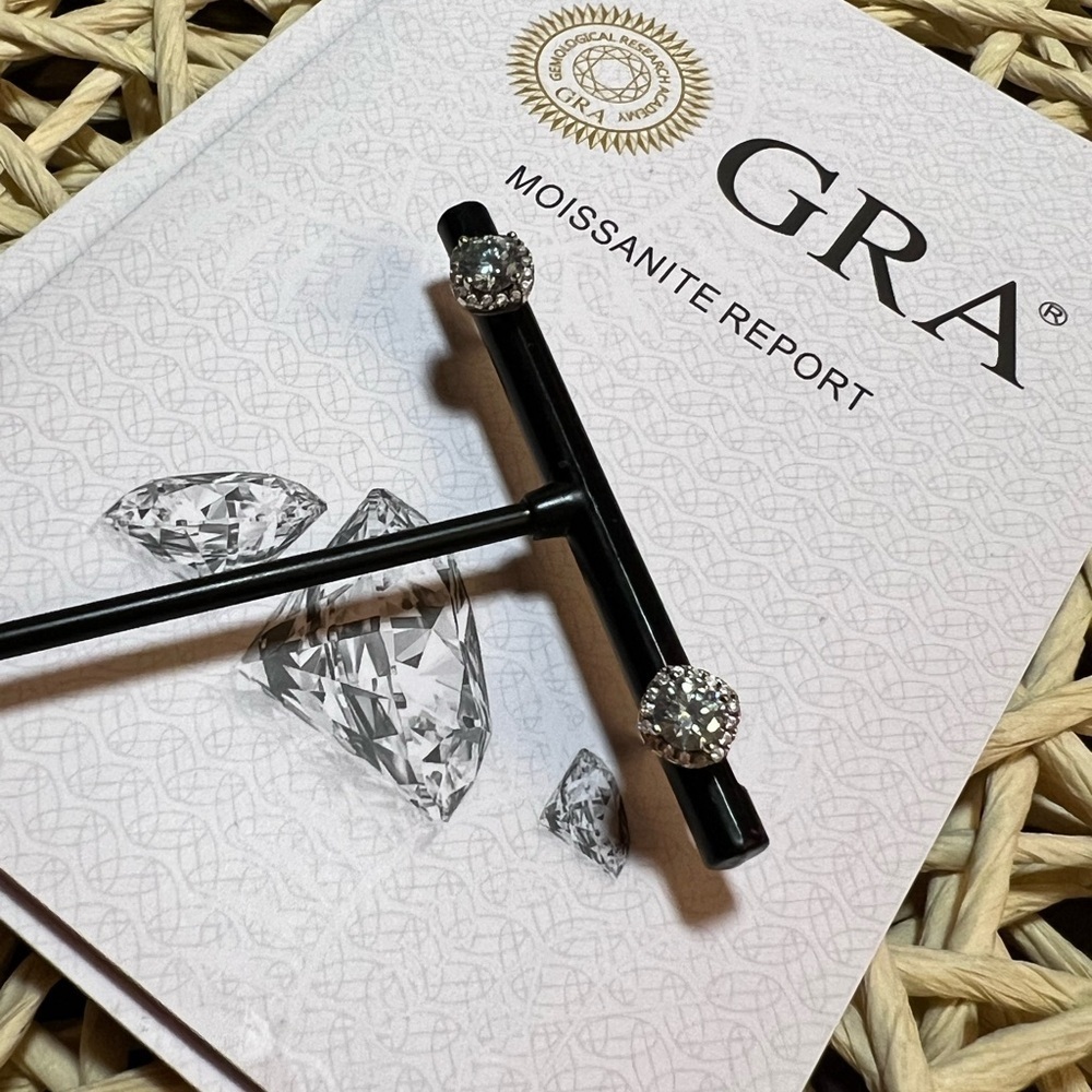 MOISSAINITE • STUD EARRINGS • GRA DOCUMENTS INCLUDED - Picture 1 of 7